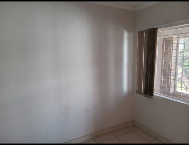 80M² BUILDING TO LET IN APEX